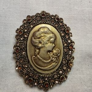 Vintage Goldtone Cameo Brooch